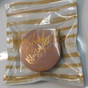 Belle Beauty by Kim Gravel Blushabelle Blusher Bronzer in Island Glow.